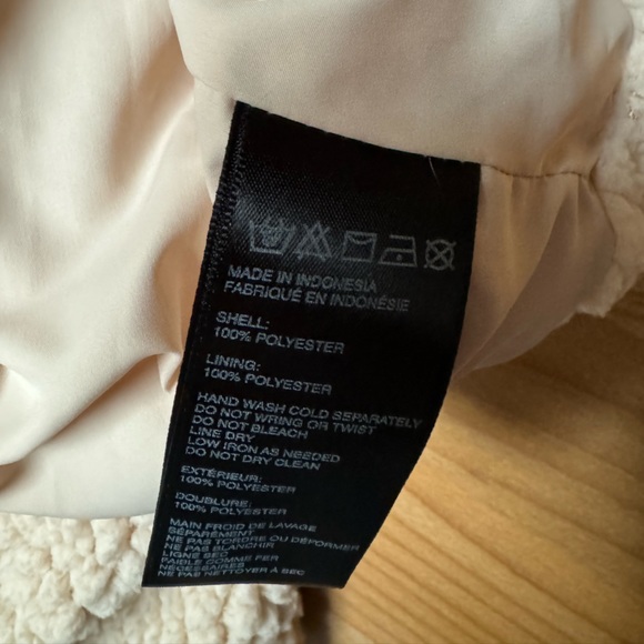 Urban Outfitters beige jacket; pre-loved; size small, full zip (Sherpa) - Picture 9 of 9